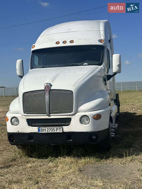 Тягач Kenworth T2000 2003 в 