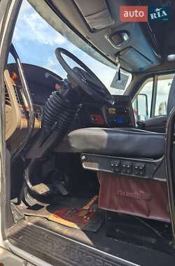 Тягач Kenworth T2000 2002 в 