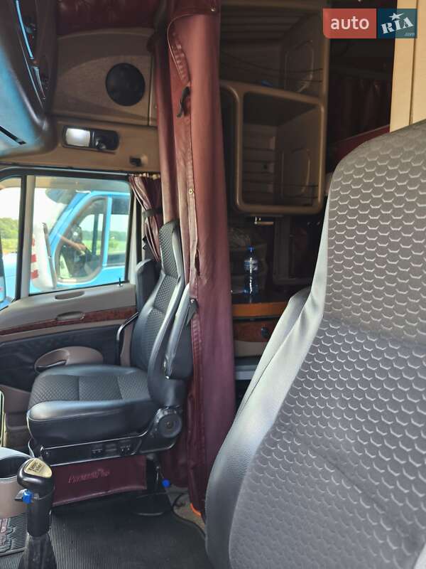 Тягач Kenworth T2000 2002 в Калиновке