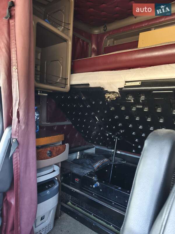 Тягач Kenworth T2000 2002 в Калиновке