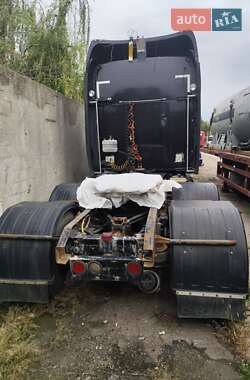 Тягач Kenworth T2000 2002 в 