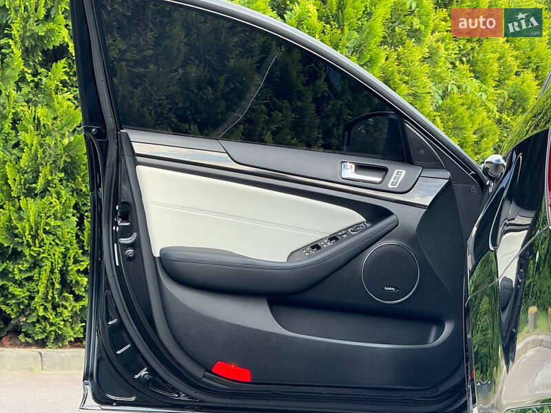 Седан Kia Cadenza 2013 в Дрогобыче