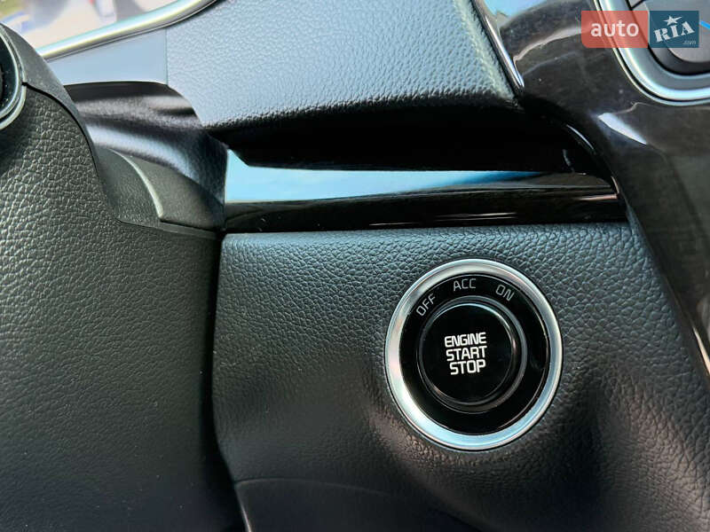 Седан Kia Cadenza 2013 в Дрогобыче