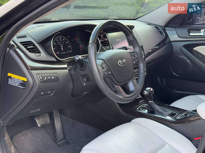Седан Kia Cadenza 2013 в Дрогобыче