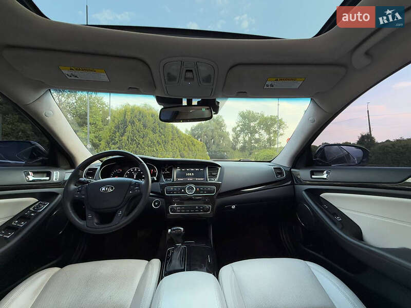 Седан Kia Cadenza 2013 в Дрогобыче