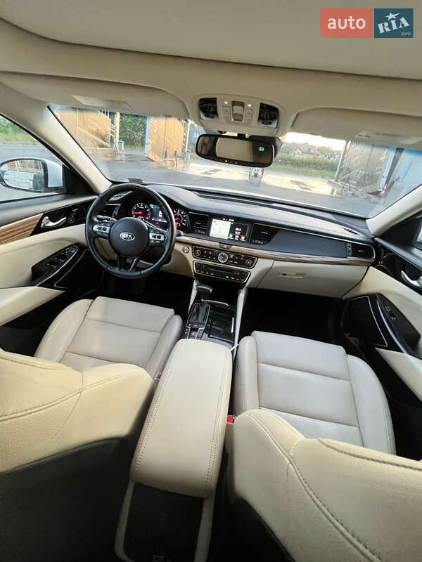 Седан Kia Cadenza 2017 в Днепре