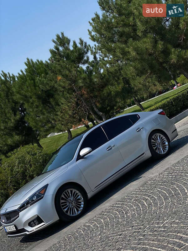 Седан Kia Cadenza 2017 в Днепре