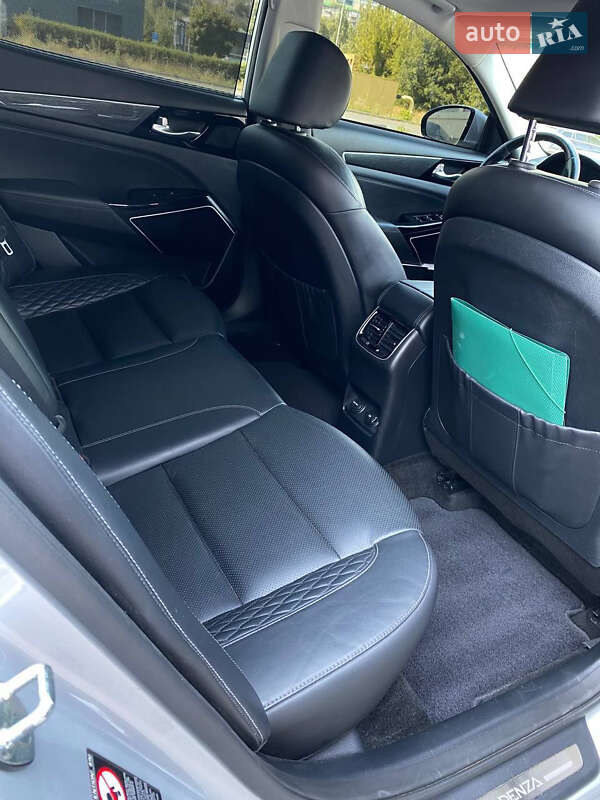 Седан Kia Cadenza 2017 в Днепре