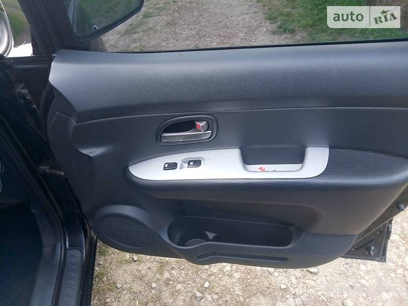 Позашляховик / Кросовер Kia Carens 2008 в Києві