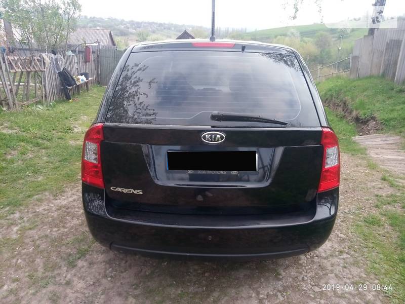 Позашляховик / Кросовер Kia Carens 2008 в Києві