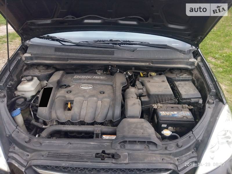 Позашляховик / Кросовер Kia Carens 2008 в Києві