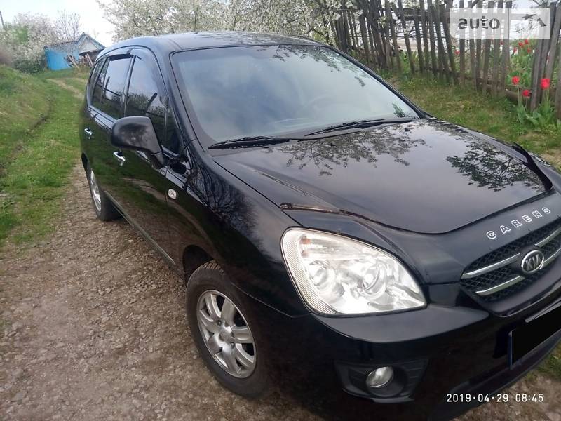 Позашляховик / Кросовер Kia Carens 2008 в Києві