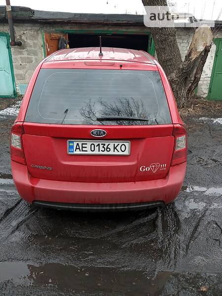 Минивэн Kia Carens 2008 в Першотравенске
