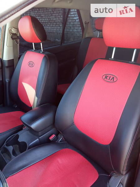 Минивэн Kia Carens 2008 в Першотравенске