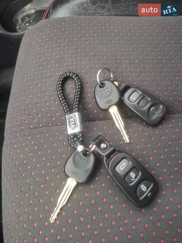 Мінівен Kia Carens 2007 в Покрові