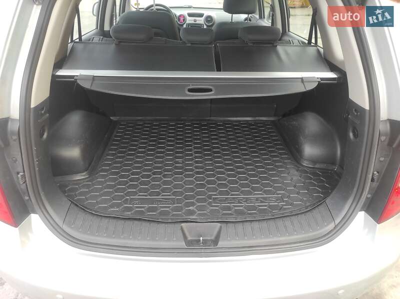 Минивэн Kia Carens 2007 в Красилове