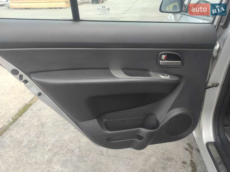 Минивэн Kia Carens 2007 в Красилове