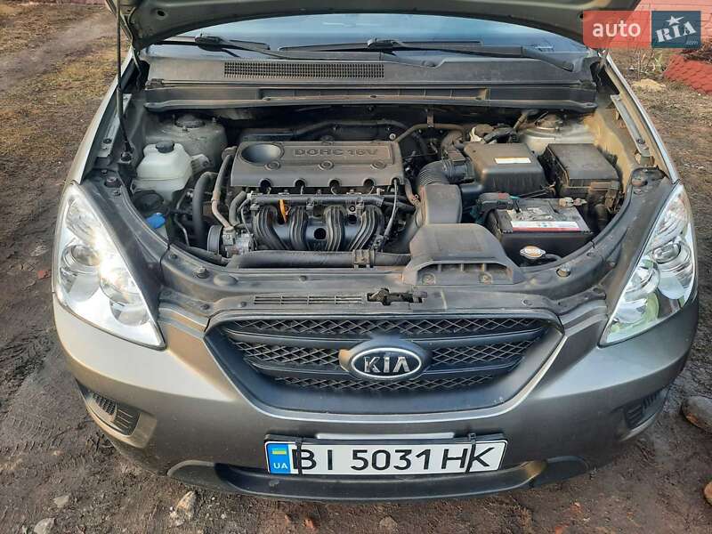 Минивэн Kia Carens 2008 в Полтаве