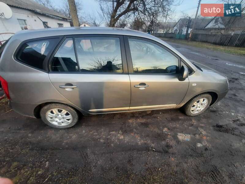 Минивэн Kia Carens 2008 в Полтаве