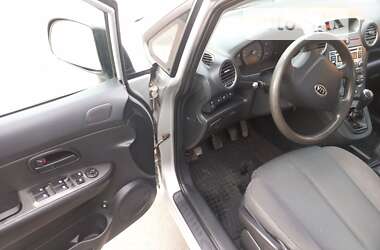 Минивэн Kia Carens 2006 в 