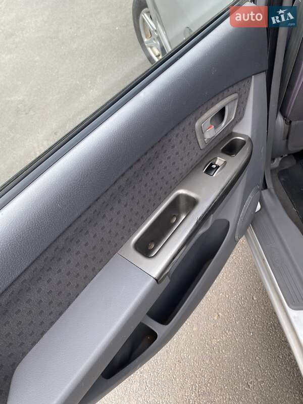 Минивэн Kia Carens 2003 в Новояворовске фото 21 Минивэн Kia Carens 2003 в Новояворовске