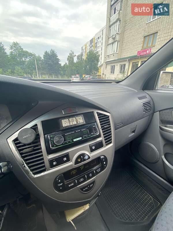 Минивэн Kia Carens 2003 в Новояворовске фото 26 Минивэн Kia Carens 2003 в Новояворовске