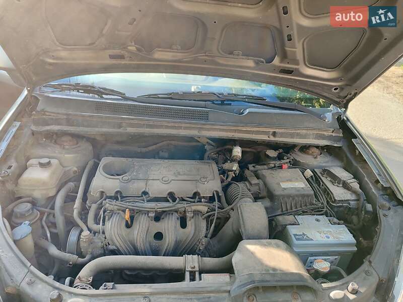 Мінівен Kia Carens 2010 в Києві