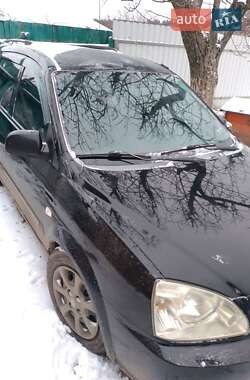 Минивэн Kia Carens 2006 в Полтаве