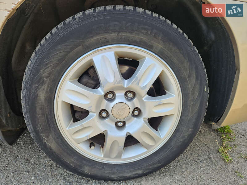 Минивэн Kia Carens 2007 в Корсуне-Шевченковском