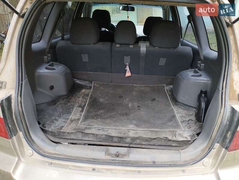 Минивэн Kia Carens 2004 в Новой Ушице