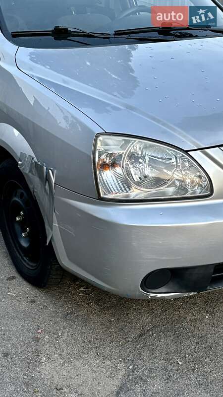 Мінівен Kia Carens 2006 в Києві