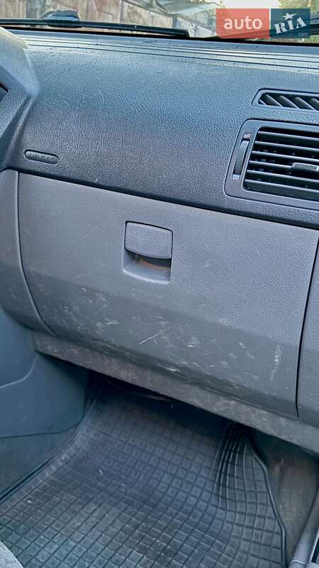 Мінівен Kia Carens 2006 в Києві