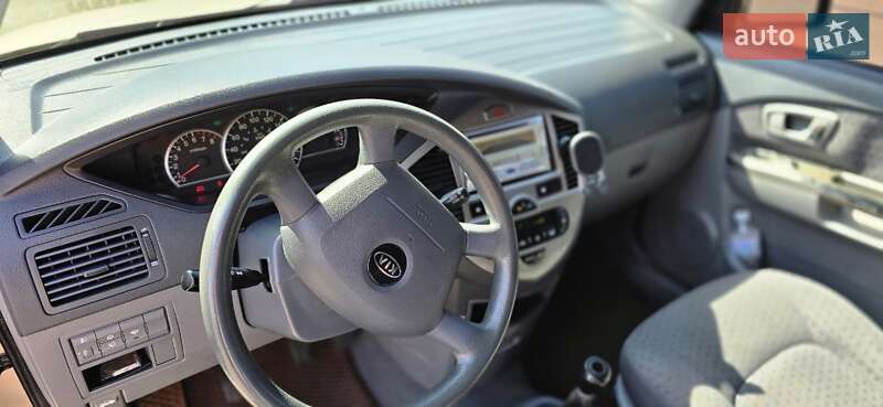 Мінівен Kia Carens 2004 в Києві