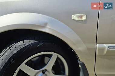 Мінівен Kia Carens 2004 в Києві