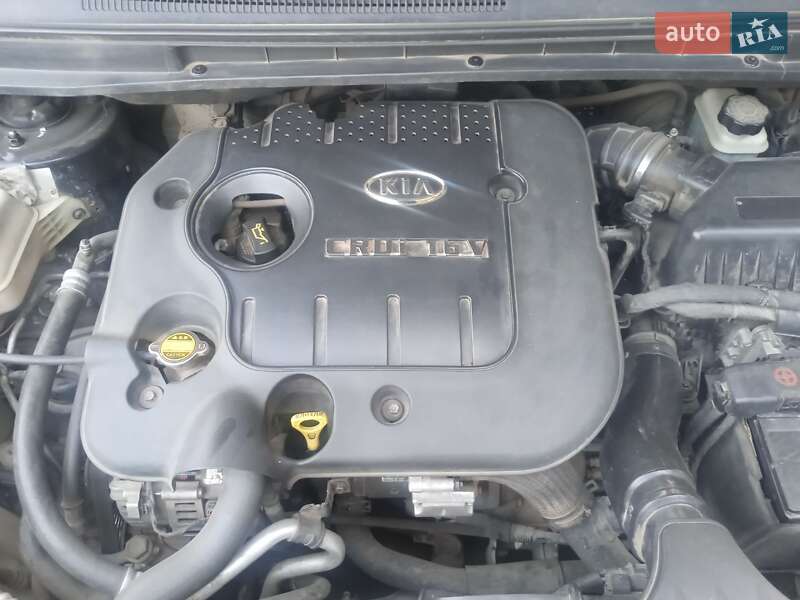 Минивэн Kia Carens 2008 в Ромнах