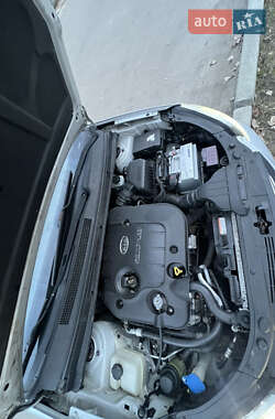 Минивэн Kia Carens 2010 в 