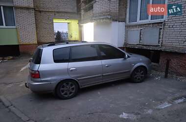 Минивэн Kia Carens 2004 в Нововолынске