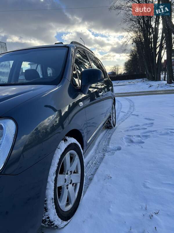 Мінівен Kia Carens 2009 в Стрию