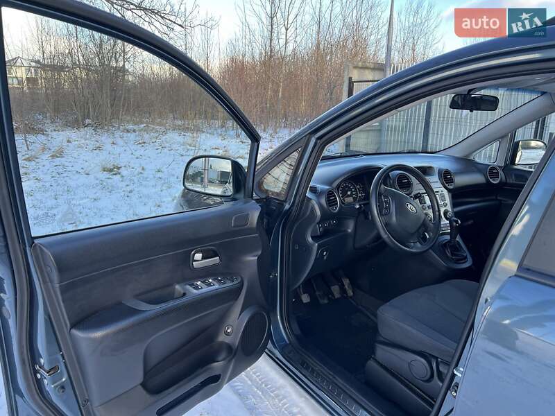 Мінівен Kia Carens 2009 в Стрию