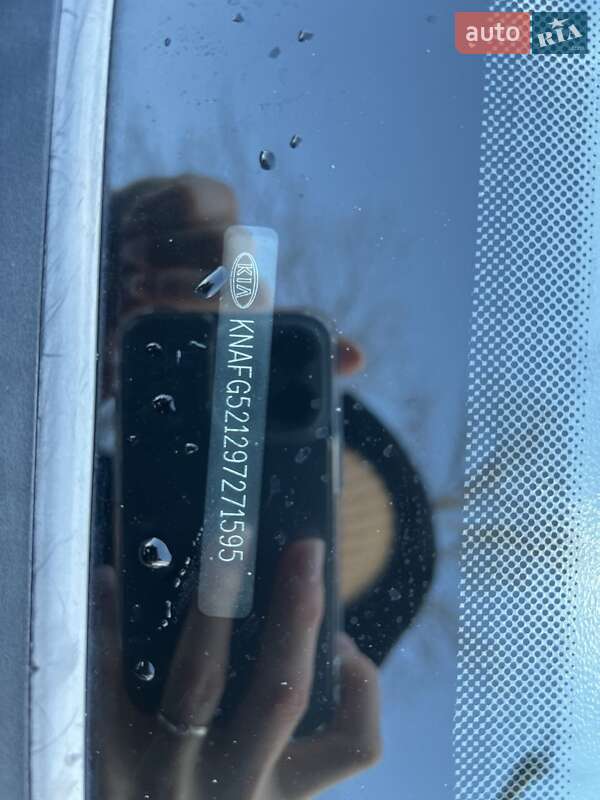 Мінівен Kia Carens 2009 в Стрию