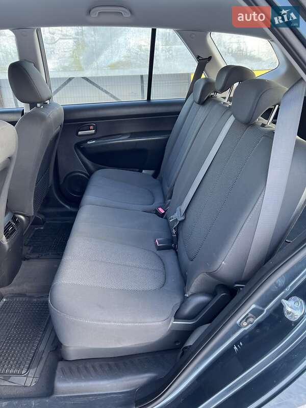 Мінівен Kia Carens 2009 в Стрию