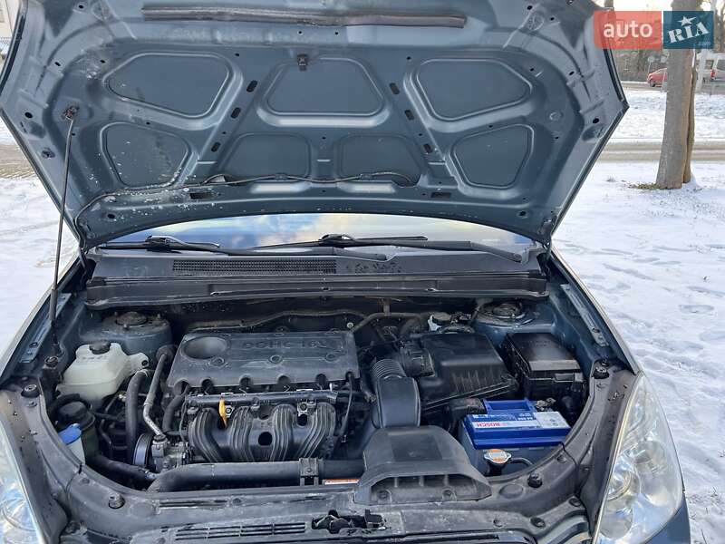 Мінівен Kia Carens 2009 в Стрию