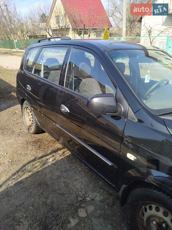 Мінівен Kia Carens 2004 в Полтаві