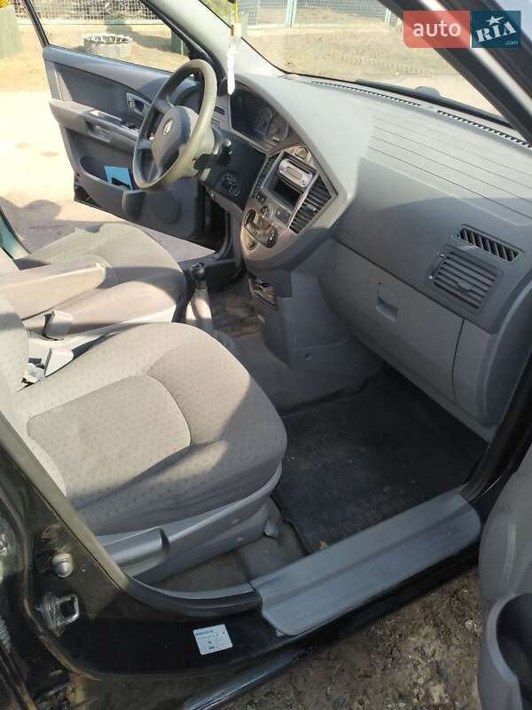 Мінівен Kia Carens 2004 в Полтаві