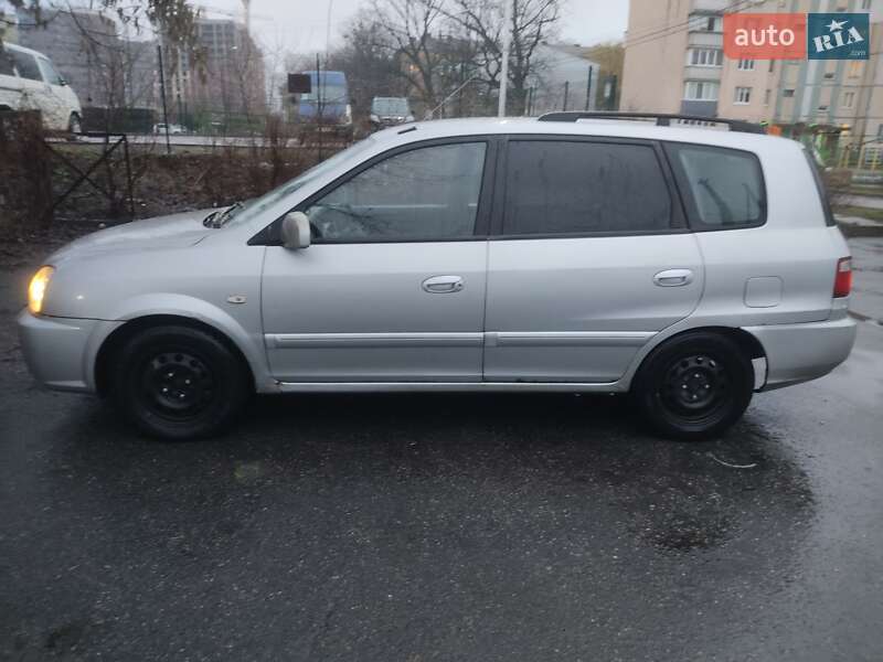 Мінівен Kia Carens 2004 в Києві