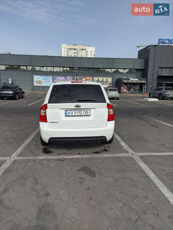 Минивэн Kia Carens 2008 в Полтаве