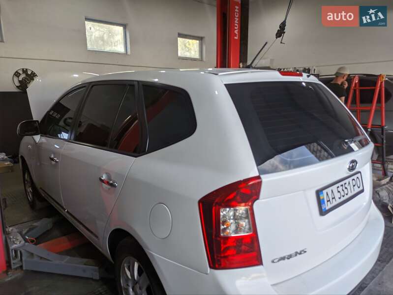 Минивэн Kia Carens 2008 в Полтаве