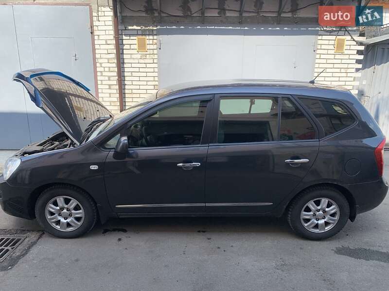 Минивэн Kia Carens 2008 в 