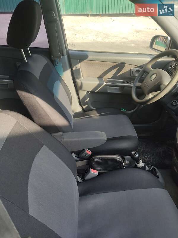 Мінівен Kia Carens 2004 в Києві