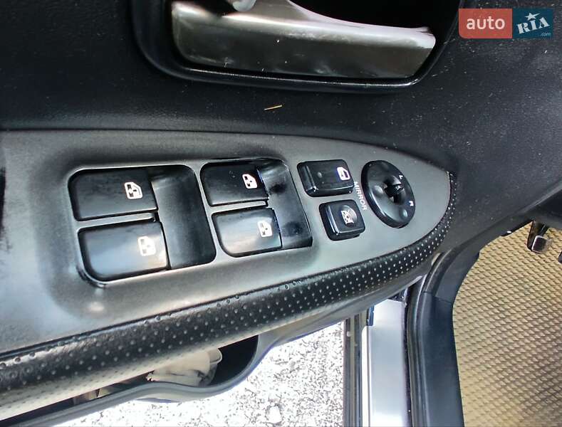 Мінівен Kia Carens 2007 в Дніпрі